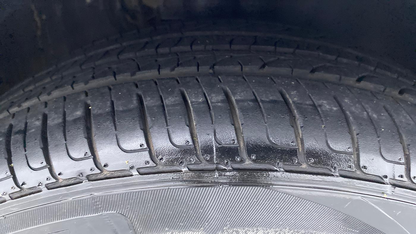 2015 Volkswagen Polo GT TSI 1.2 PETROL AT, Petrol, Automatic, 1,11,978 km, Right Front Tyre Tread