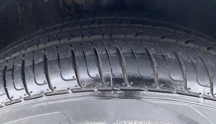 2015 Volkswagen Polo GT TSI 1.2 PETROL AT, Petrol, Automatic, 1,11,978 km, Right Front Tyre Tread