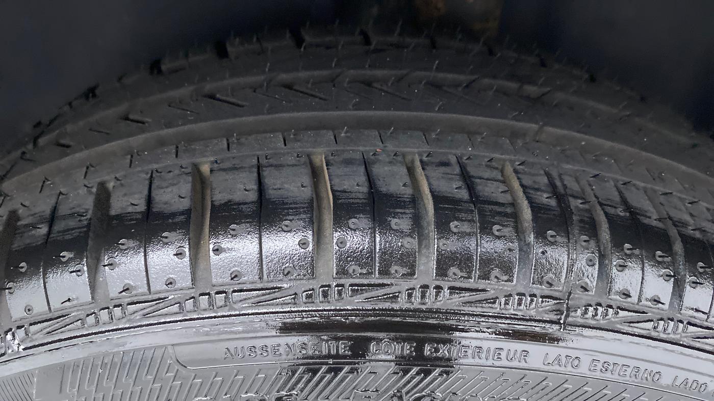 2015 Volkswagen Polo GT TSI 1.2 PETROL AT, Petrol, Automatic, 1,11,978 km, Left Rear Tyre Tread