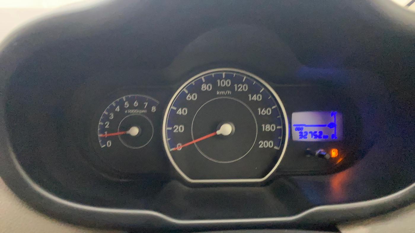 2016 Hyundai i10 SPORTZ 1.1, Petrol, Manual, 32,795 km, Odometer Image