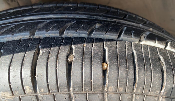 2020 Maruti Swift LXI, Petrol, Manual, 49,708 km, Left Front Tyre Tread
