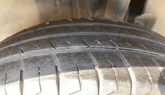 2020 Maruti Swift LXI, Petrol, Manual, 49,708 km, Left Rear Tyre Tread