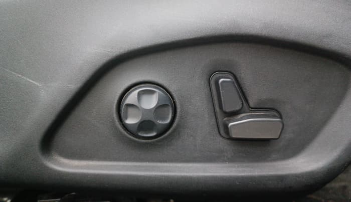 2022 Jeep Compass MODEL S (O) 1.4 PETROL DCT, Petrol, Automatic, 20,460 km, Driver Side Adjustment Panel