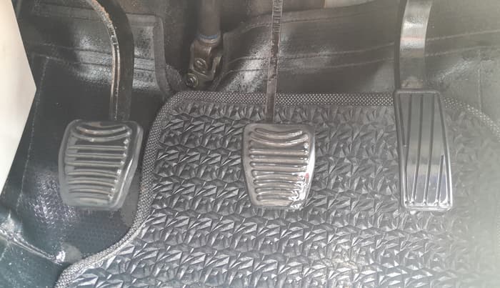 2019 Mahindra XUV300 W8 (O) 1.5 DIESEL, Diesel, Manual, 1,47,530 km, Pedals
