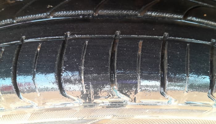 2019 Mahindra XUV300 W8 (O) 1.5 DIESEL, Diesel, Manual, 1,47,530 km, Left Front Tyre Tread