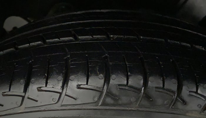 2016 Maruti Ciaz VXI+, Petrol, Manual, 27,576 km, Left Front Tyre Tread