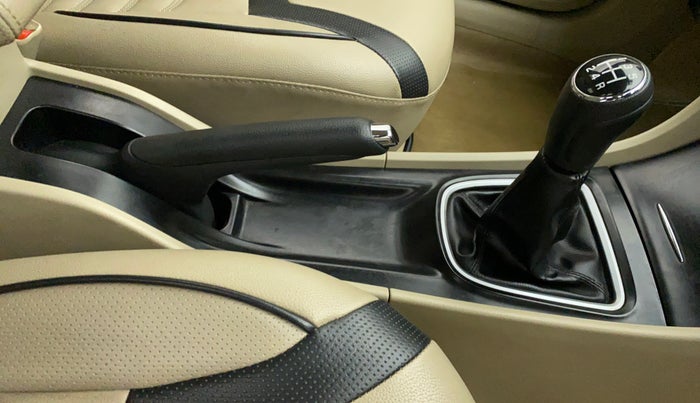 2016 Maruti Ciaz VXI+, Petrol, Manual, 27,576 km, Gear Lever