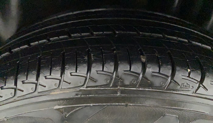 2016 Maruti Ciaz VXI+, Petrol, Manual, 27,576 km, Right Front Tyre Tread