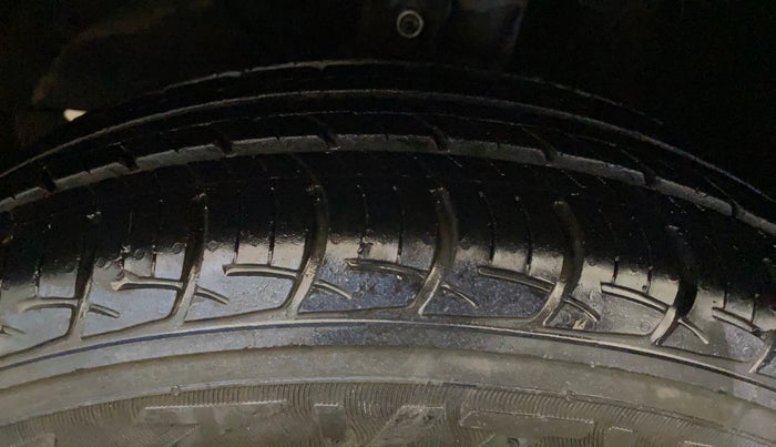 2016 Maruti Baleno DELTA PETROL 1.2, Petrol, Manual, 96,019 km, Left Front Tyre Tread