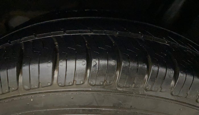 2016 Maruti Baleno DELTA PETROL 1.2, Petrol, Manual, 96,019 km, Left Rear Tyre Tread