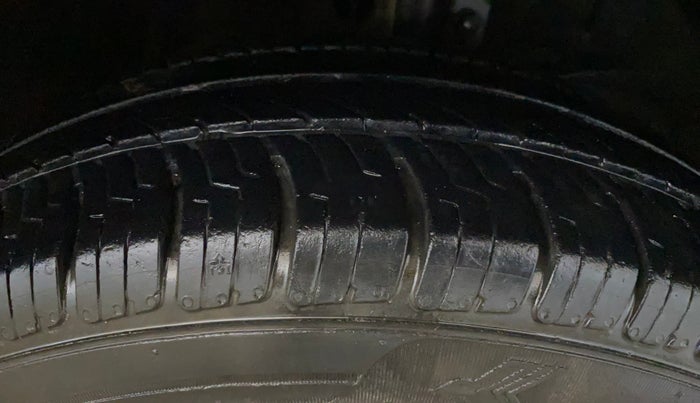 2016 Maruti Baleno DELTA PETROL 1.2, Petrol, Manual, 96,019 km, Right Front Tyre Tread