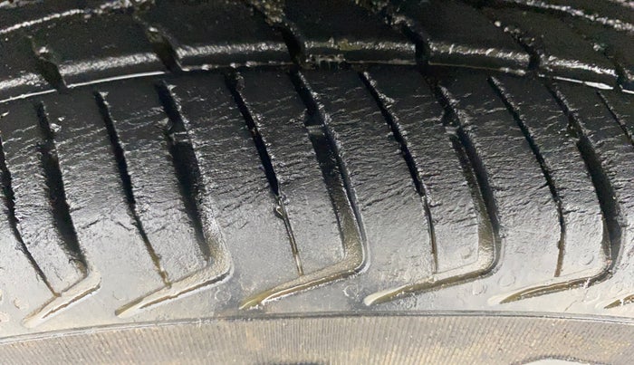 2019 Datsun Redi Go A, Petrol, Manual, 27,802 km, Left Front Tyre Tread