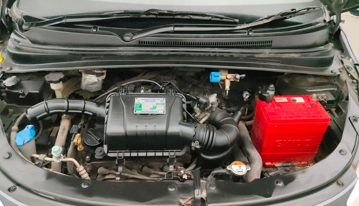 2015 Hyundai i10 SPORTZ 1.1, CNG, Manual, 1,03,317 km, Engine View