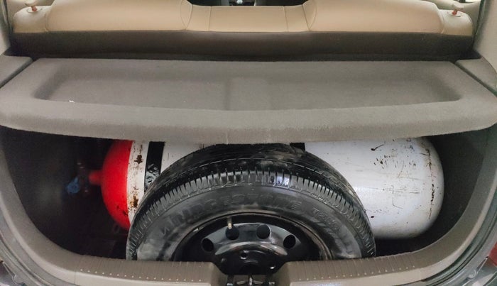 2015 Hyundai i10 SPORTZ 1.1, CNG, Manual, 1,03,317 km, Boot Inside