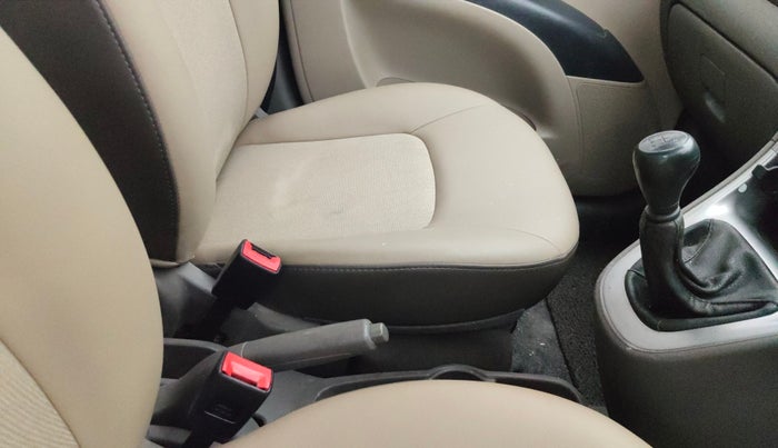 2015 Hyundai i10 SPORTZ 1.1, CNG, Manual, 1,03,317 km, Gear Lever