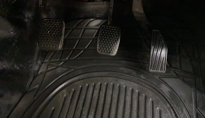 2016 Maruti Alto K10 VXI, Petrol, Manual, 79,229 km, Pedals