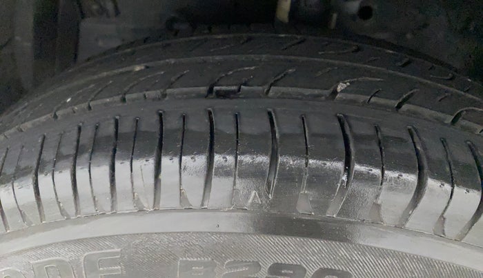 2015 Maruti Swift VXI, Petrol, Manual, 68,340 km, Left Front Tyre Tread
