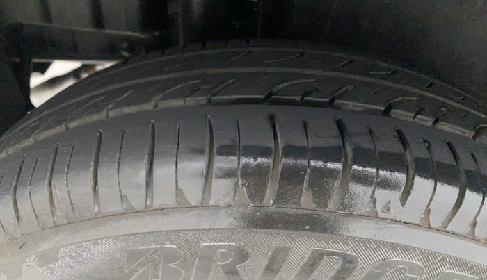 2015 Maruti Swift VXI, Petrol, Manual, 68,340 km, Right Rear Tyre Tread