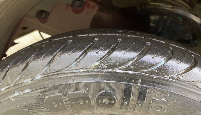 2014 Hyundai Eon SPORTZ, Petrol, Manual, 28,305 km, Left Front Tyre Tread