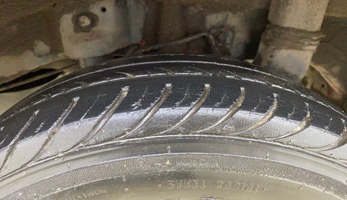 2014 Hyundai Eon SPORTZ, Petrol, Manual, 28,305 km, Left Rear Tyre Tread