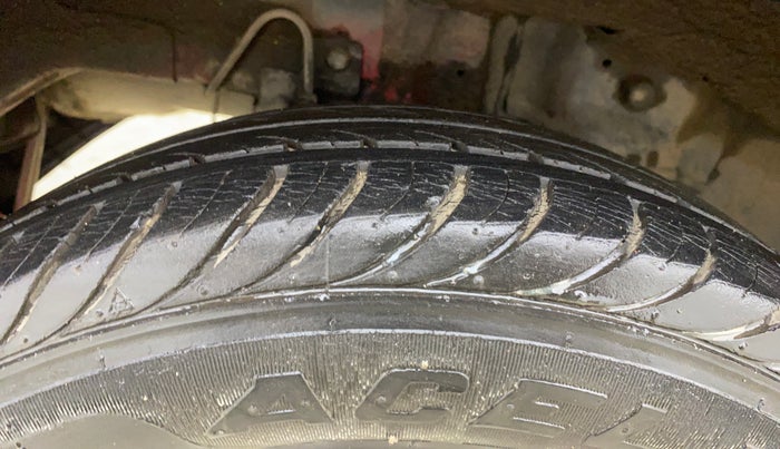 2014 Hyundai Eon SPORTZ, Petrol, Manual, 28,305 km, Right Rear Tyre Tread