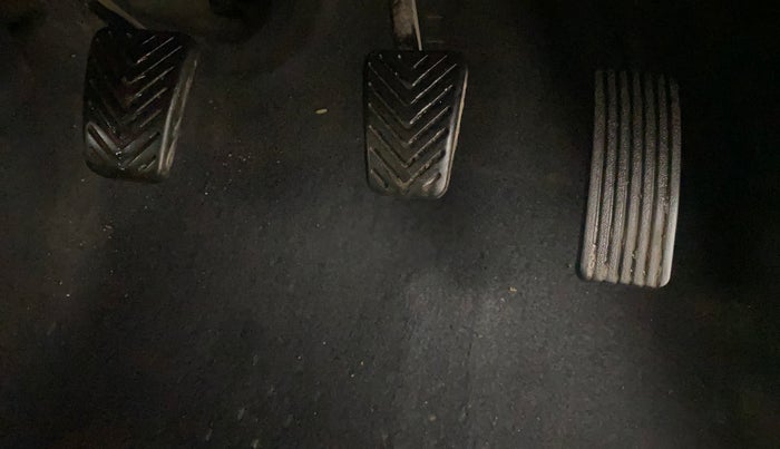 2014 Hyundai Eon SPORTZ, Petrol, Manual, 28,305 km, Pedals