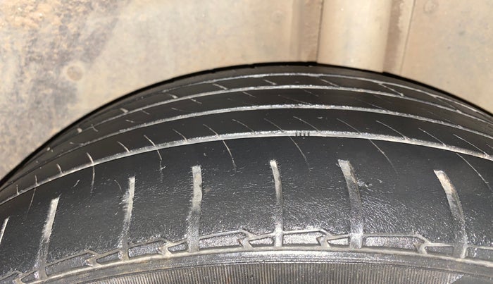 2021 MG HECTOR SHARP 2.0 DIESEL DUAL TONE, Diesel, Manual, 90,805 km, Left Rear Tyre Tread