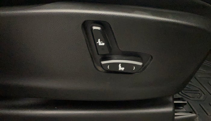 2021 MG HECTOR SHARP 2.0 DIESEL DUAL TONE, Diesel, Manual, 90,805 km, Driver Side Adjustment Panel