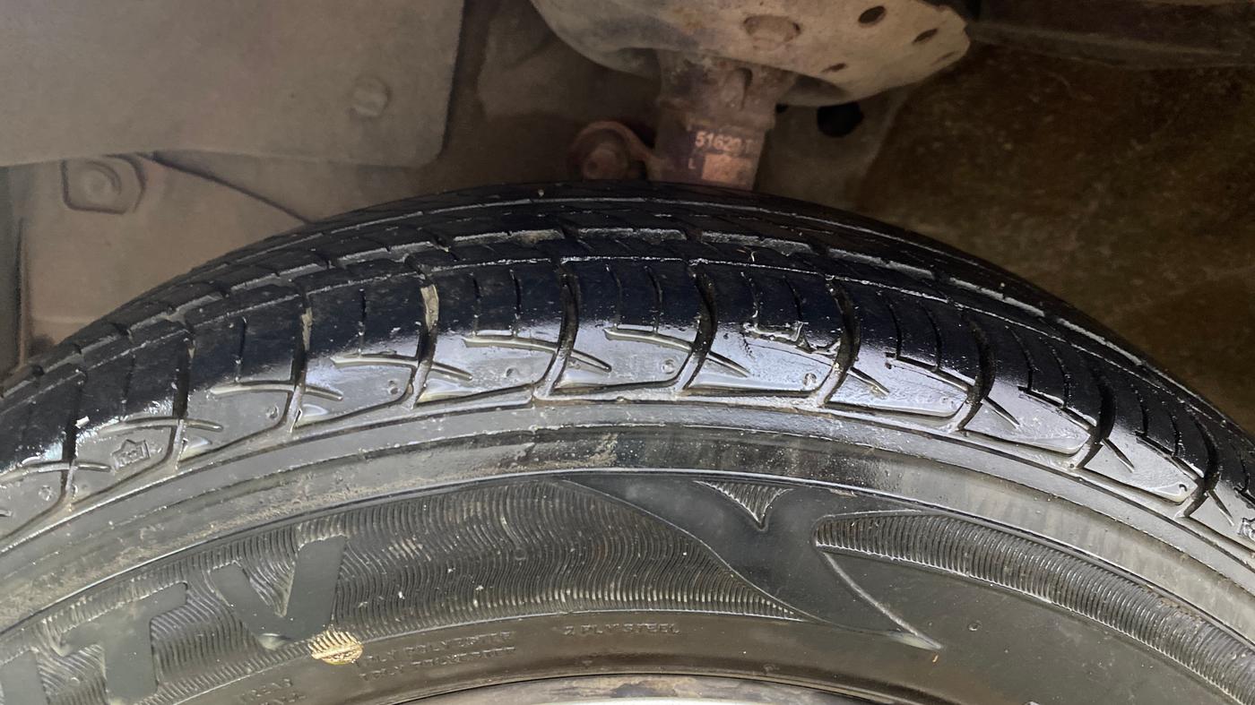 2015 Honda Brio S MT, Petrol, Manual, 20,885 km, Left Front Tyre Tread