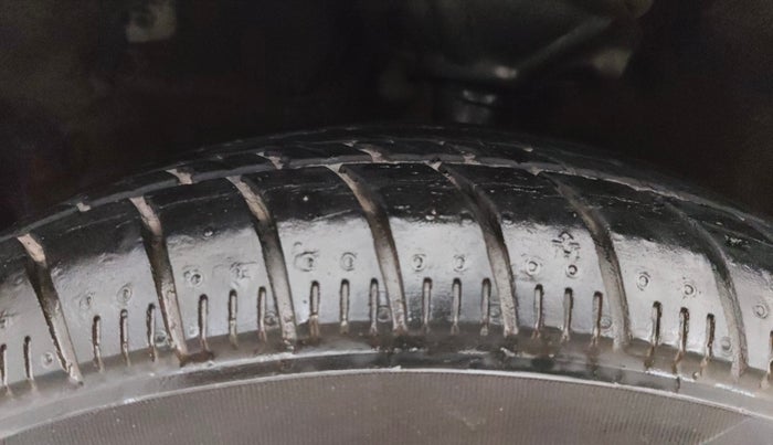 2016 Maruti Celerio ZXI AMT (O), Petrol, Automatic, 74,317 km, Left Front Tyre Tread