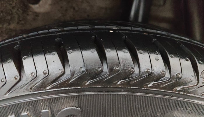 2016 Maruti Celerio ZXI AMT (O), Petrol, Automatic, 74,317 km, Left Rear Tyre Tread