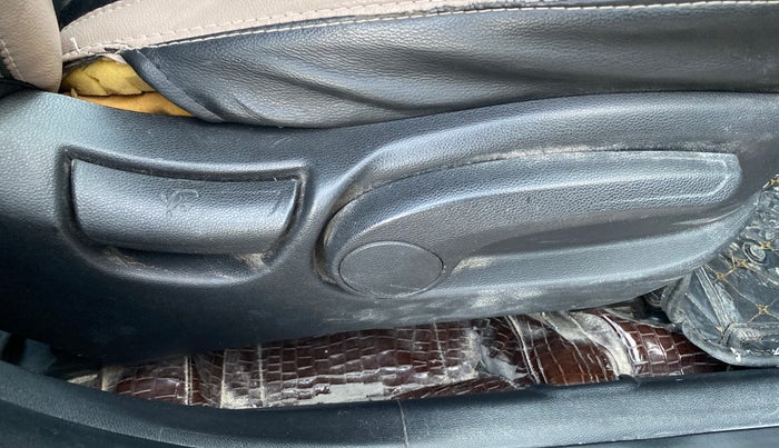 2015 Hyundai Creta S 1.6 PETROL, Petrol, Manual, 85,076 km, Driver Side Adjustment Panel