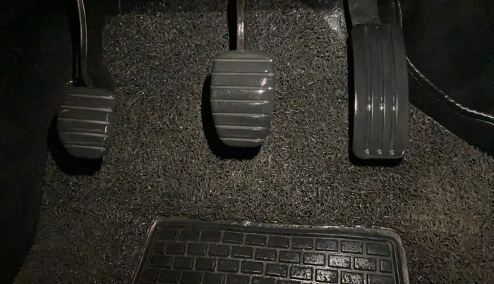 2017 Renault Duster RXE PETROL, Petrol, Manual, 27,433 km, Pedals