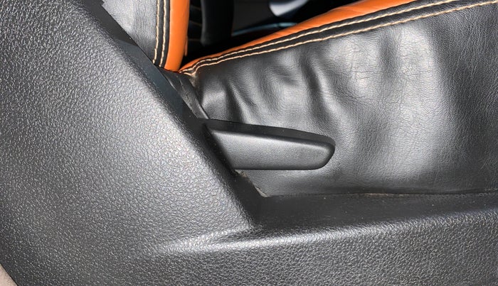 2017 Renault Duster RXE PETROL, Petrol, Manual, 27,433 km, Driver Side Adjustment Panel