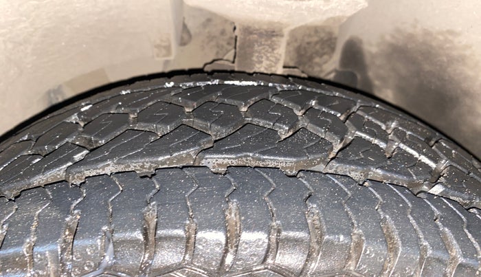 2017 Renault Duster RXE PETROL, Petrol, Manual, 27,433 km, Left Front Tyre Tread