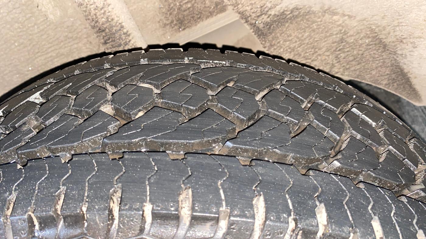 2017 Renault Duster RXE PETROL, Petrol, Manual, 27,433 km, Left Rear Tyre Tread