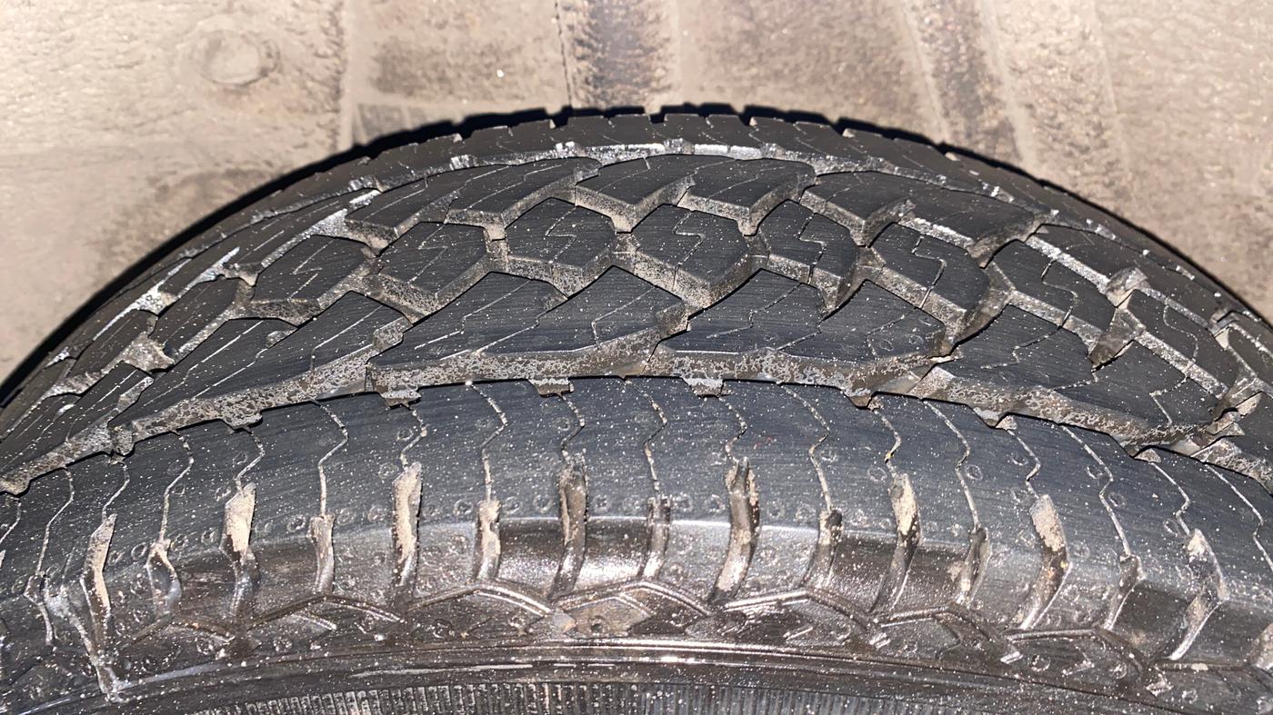 2017 Renault Duster RXE PETROL, Petrol, Manual, 27,433 km, Right Rear Tyre Tread