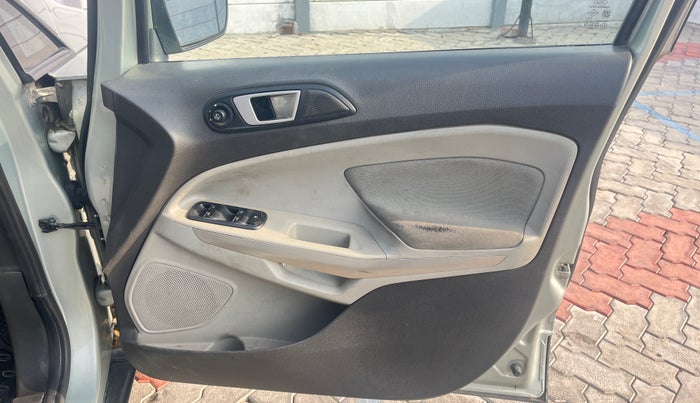 2013 Ford Ecosport TITANIUM 1.0L ECOBOOST, Petrol, Manual, 1,02,167 km, Driver Side Door Panels Control