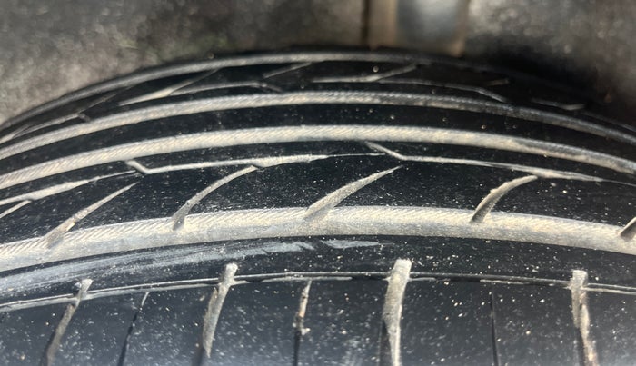 2013 Ford Ecosport TITANIUM 1.0L ECOBOOST, Petrol, Manual, 1,02,167 km, Left Rear Tyre Tread