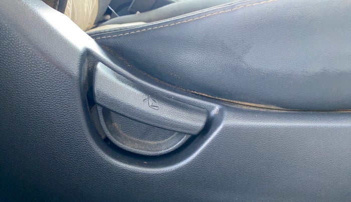 2016 Hyundai Grand i10 SPORTZ 1.2 KAPPA VTVT, Petrol, Manual, 61,818 km, Driver Side Adjustment Panel