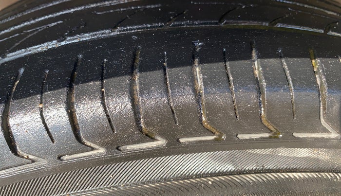 2016 Hyundai Grand i10 SPORTZ 1.2 KAPPA VTVT, Petrol, Manual, 61,818 km, Left Front Tyre Tread