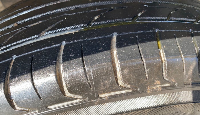 2016 Hyundai Grand i10 SPORTZ 1.2 KAPPA VTVT, Petrol, Manual, 61,818 km, Left Rear Tyre Tread