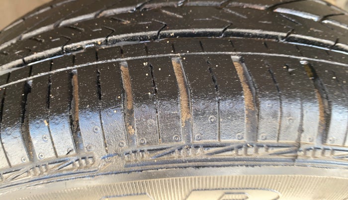 2016 Hyundai Grand i10 SPORTZ 1.2 KAPPA VTVT, Petrol, Manual, 61,818 km, Right Front Tyre Tread