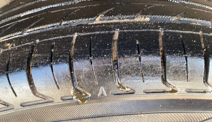 2016 Hyundai Grand i10 SPORTZ 1.2 KAPPA VTVT, Petrol, Manual, 61,818 km, Right Rear Tyre Tread