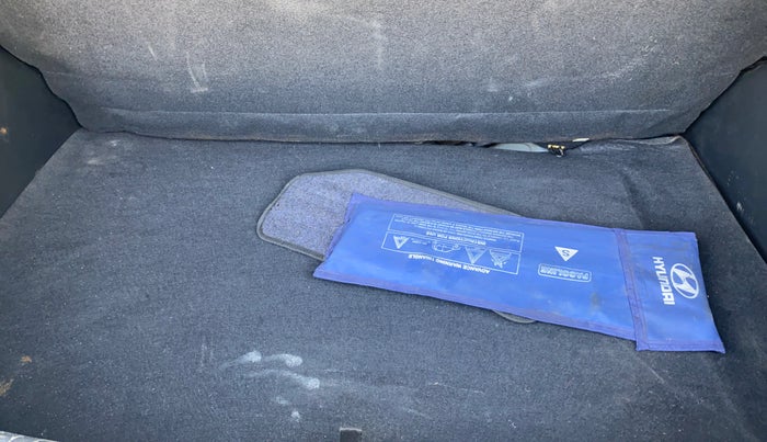 2016 Hyundai Grand i10 SPORTZ 1.2 KAPPA VTVT, Petrol, Manual, 61,818 km, Boot Inside