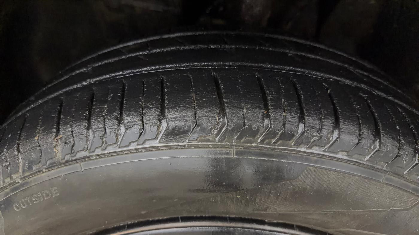 2022 Tata PUNCH ACCOMPLISHED AMT, Petrol, Automatic, 34,452 km, Left Front Tyre Tread
