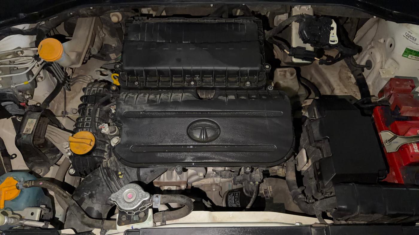 2022 Tata PUNCH ACCOMPLISHED AMT, Petrol, Automatic, 34,452 km, Engine View