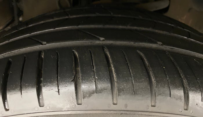 2018 Tata Hexa Varicor 400 XT, Diesel, Manual, 70,950 km, Right Front Tyre Tread