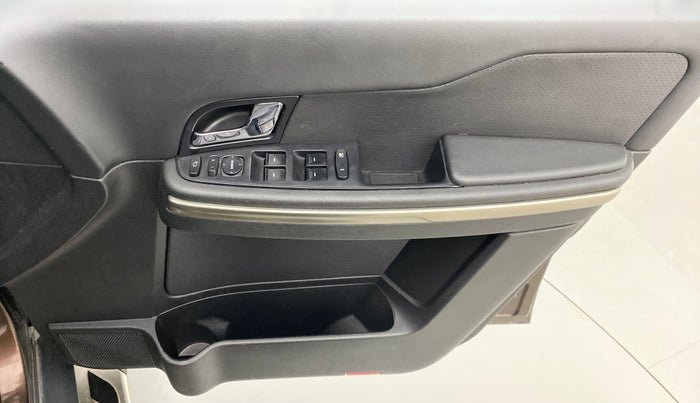 2018 Tata Hexa Varicor 400 XT, Diesel, Manual, 70,950 km, Driver Side Door Panels Control