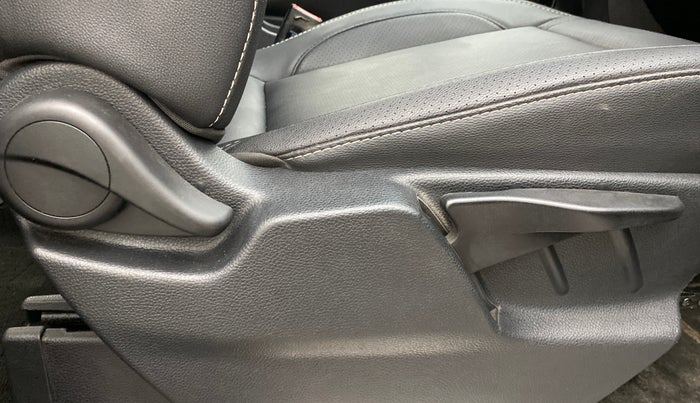 2018 Tata Hexa Varicor 400 XT, Diesel, Manual, 70,950 km, Driver Side Adjustment Panel